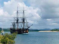 Endeavour_replica_in_Cooktown_harbour129.jpg